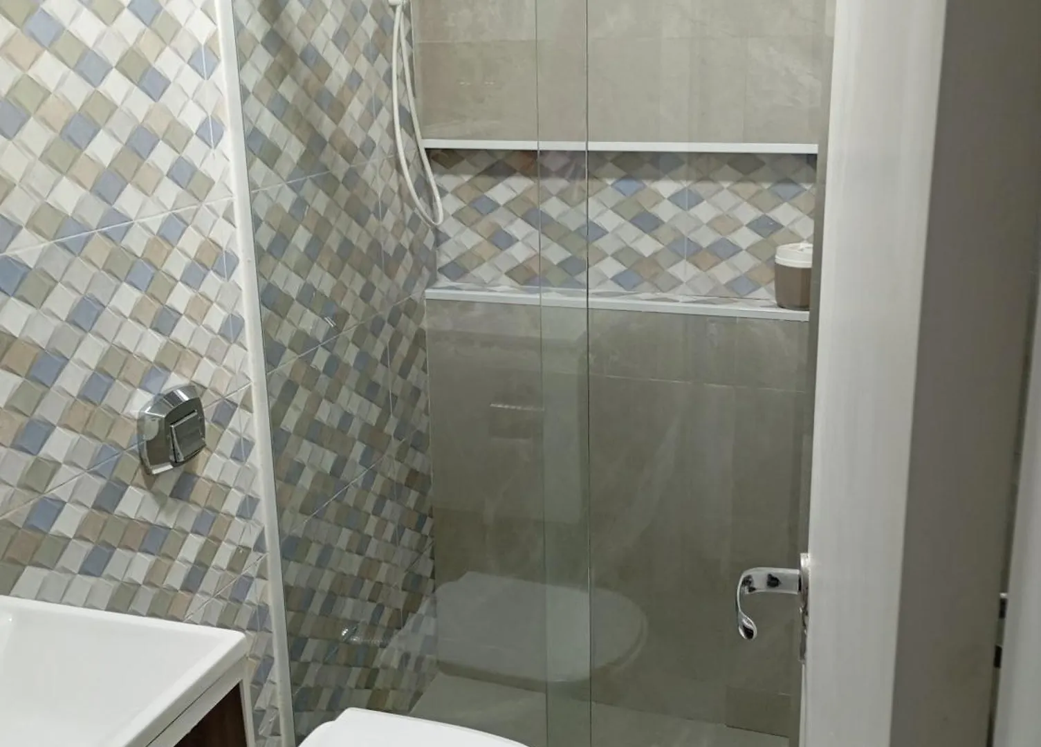 Apartment Kitnet No Coracao De Balneario Camboriu - 04 Pessoas - Camelodromo - Av Central - Igreja - 03 Quadras Mar - Ar-Condicionado - Btv Canais Livres - Hbo - Filmes - Series- Garagem Rotativa No Predio - Wi-Fi Free 250 Mega - Point De Bares E Restaurantes