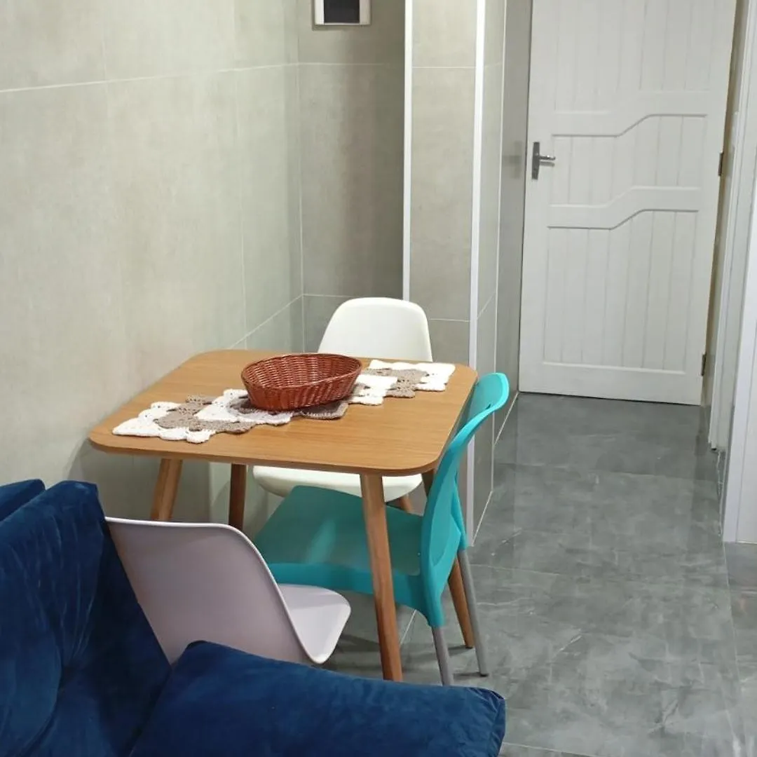Apartment Kitnet No Coracao De Balneario Camboriu - 04 Pessoas - Camelodromo - Av Central - Igreja - 03 Quadras Mar - Ar-Condicionado - Btv Canais Livres - Hbo - Filmes - Series- Garagem Rotativa No Predio - Wi-Fi Free 250 Mega - Point De Bares E Restaurantes Brasilien